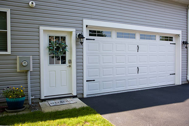 24/7 Emergency Garage Door Panel Replacement experts in Cedarburg, WI